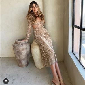 Starlow - crushing on you cut out taupe dress